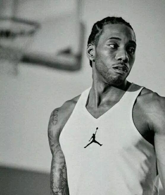 佩普·瓜迪奥拉谈及自己在曼城的未来时表示：“你们想炒我鱿鱼？没门！我的薪水这么高。我的合同还剩一年……” 来源：City Xtra