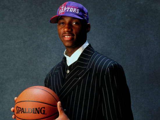 大谷翔平在 2024 年 50-50 达成后，在球场休息区与队友分享了特制的纪念蛋糕