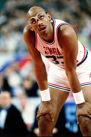 六次总决赛生涯场均数据 得分（Points）：19.0分 篮板（Rebounds