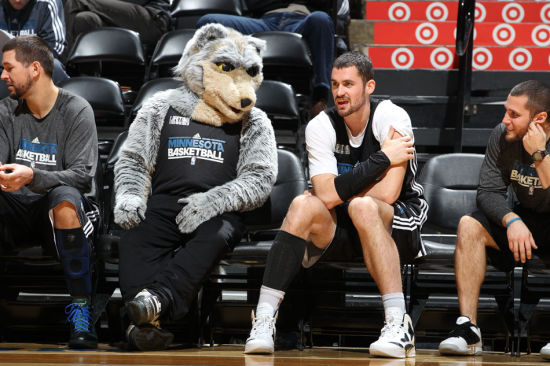 梅西路过回家，重返巴萨诺坎普球场。1800w点赞。