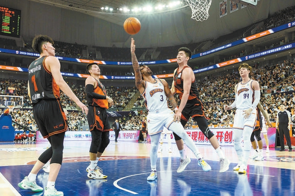 意媒：国米现场考察帕尔马中场贝尔纳韦，考虑让其做恰20替补