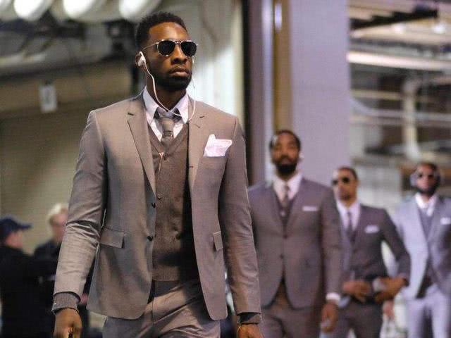 多伦多蓝鸟在 2015 年凭借极强的进攻打线，成为了全联盟投手的噩梦